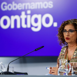 08/11/2022.- La ministra de Hacienda, María Jesús Montero, durante su intervención en la rueda de prensa posterior a la reunión semanal del Consejo de ministros, este martes en Moncloa. EFE/ Mariscal