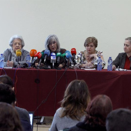 La directora de la Fundación Mujeres Marisa Sotelo (c), Amalia Fernández Doyague, Directora dede la Asociación de Mujeres Juristas Themis (2d), Yolanda Besteiro (d) Directora de la Federación Mujeres Progresistas, Ana Mª Pérez del Campo (2i