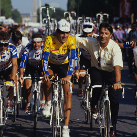 José Miguel Echavarri junto a Miguel Indurain y Perico Delgado.