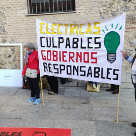 Concentración en la Plaza de la Villa por la subida del precio de la luz.