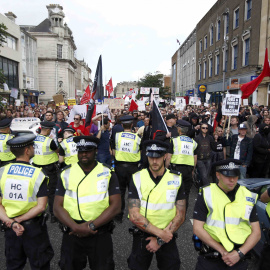 La policía vigila la marcha contra el Brexit.- REUTERS