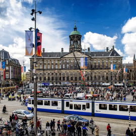 Ámsterdam y Róterdam penalizan desde 2017 el acoso verbal callejero | EFE