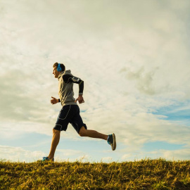 Menos hidratos de carbono, más grasas: nuevos tips para deportistas. /DPA