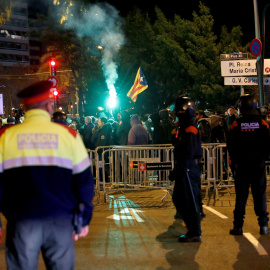 Imagen de la concentración la Avenida Diagonal en protesta por la visita del presidente del Gobierno, Pedro Sánchez, y su reunión con el de la Generalitat, Quim Torra. EFE/Alejandro García