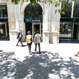 Sucursal de Caixabank en Barcelona. E.P.