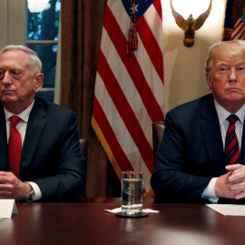 El secretario de Estado estadounidense, James Mattis, junto al presidente de EEUU, Donald Trump -  REUTERS/Leah Millis