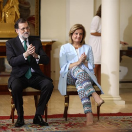 El presidente del Gobierno, mariano Rajoy, con la ministra de Empleo y Seguridad Social, Fátima Báñez, en el Palacio de la Moncloa. EUROPA PRESS