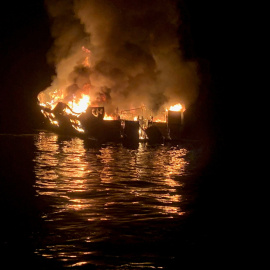 02/09/2019.- El incendio y posterior hundimiento de un barco de buceo que deja al menos 20 muertos en California. / EFE