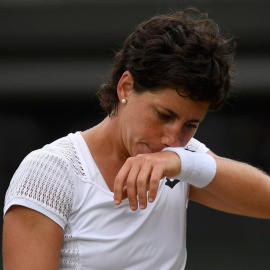 Carla Suárez, durante su partido ante Venus Williams en Wimbledon. REUTERS/Tony O'Brien