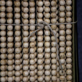 GRAF6686. MADRID, 14/12/2018.- A una semana de la celebración del sorteo de lotería más emblemático del año, los bombos llegan al Teatro Real de Madrid, donde girará la fortuna de la Navidad el próximo 22 de diciembre. En la imagen, detalle