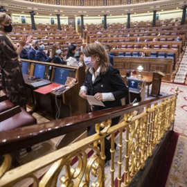 La vicesecretaria general del PSOE y portavoz del Grupo Parlamentario Socialista en el Congreso, Adriana Lastra, en una sesión plenaria en el Congreso de los Diputados, a 14 de octubre de 2021, en Madrid.