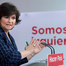 La secretaria de Igualdad del PSOE, Carmen Calvo, tras la reunión de la Comisión Ejecutiva Permanente, en la que el partido socialista ha presentado hoy una nueva Ley que impulsa la igualdad retributiva y de trato entre hombres y mujeres. E