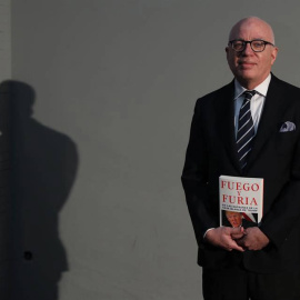Michael Wolff durante la presentación de 'Fuego y furia', el libro basado en los testimonios de los altos cargos de la Casa Blanca sobre Donald Trump. | J.J. GUILLÉN (EFE)