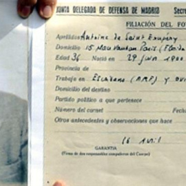 Detalle del carné de prensa en la Guerra Civil española del escritor francés Antoine de Saint-Exupéry, uno de los últimos hallazgos del Archivo Histórico Nacional de España de Salamanca. EFE/JMGARCIA