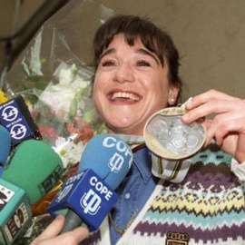 Blanca Fernández Ochoa, tras ganar una medalla de bronce en los Juegos Olímpicos de Albertville. / EFE