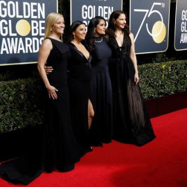Foto de archivo. Entrega 75 de los Globos de Oro. De izquierda a derecha, las actrices Reese Witherspoon, Eva Longoria, Salma Hayek, Ashley Judd.- REUTERS
