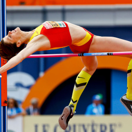 Ruth Beitia durante la final de salto de altura del Europeo. REUTERS/Michael Kooren