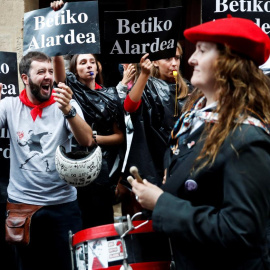 Desfile de la compañía mixta Jaizkibel en 2018. EFE/Javier Etxezarreta