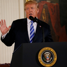El presidente de EEUU, Donald Trump, durante una ceremonia de entrega de medallas al valor en la Casa Blanca. /REUTERS