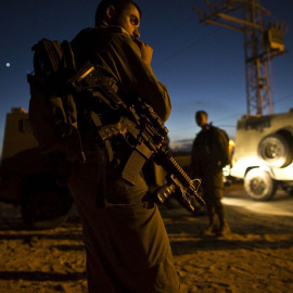 Soldados israelíes, en una base cerca de Kibbutz Sufa. REUTERS/Ronen Zvulun