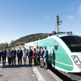 Visita de Adrián Barbón, presidente del Principado de Asturias al primer tren de la variante de Pajares