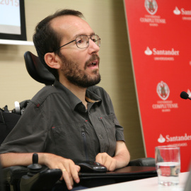 Pablo Echenique, en los cursos de verano impartidos por la Universidad Complutense de Madrid./ ALFREDO MATILLA, UCM.