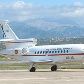 La cruz de San Andrés sobre un avión de la Fuerxa Aérea Española.