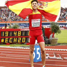 Sergio Fernández celebra su plata en el Europeo. EFE/Vincent Jannink