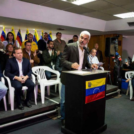 El coordinador político de la Mesa de Unidad Democrática (MUD), Ángel Oropeza, ofrece declaraciones en rueda de prensa. | MIGUEL GUTIÉRREZ (EFE)