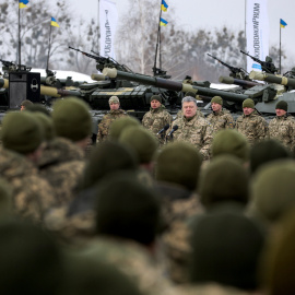 El presidente ucraniano Petró Poroshenko, durante una ceremonia militar.- Mikhail Palinchak/ GABINETE DE PRENSA DEL GOBIERNO UCRANIANO