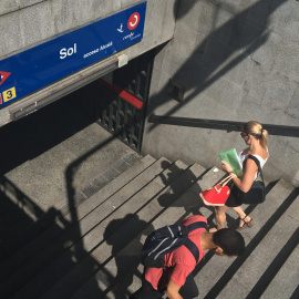 Entrada de la estación de metro y cercanías de Sol y de la Puerta del Sol - Europa Press/ Eduardo Parra