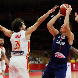 Un momento del partido entre España y Serbia. (EFE)