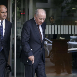 Carlos Sumarroca Coixet y su hijo Carlos Sumarroca Claverol saliendo de la Audiencia Nacional. (Efe)