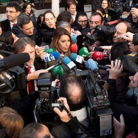 La presidenta de la Junta en funciones, Susana Díaz, a su llegada al Parlamento de Andalucía en Sevilla, que celebra la sesión constitutiva de la XI legislatura. EFE/Raúl Caro