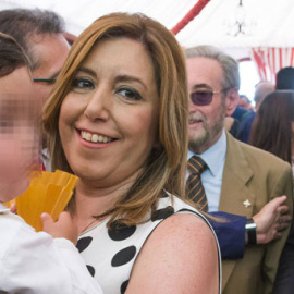 La secretaria general del PSOE de Andalucía, Susana Díaz, y su marido, José María Moriche. / EFE