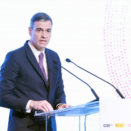 El presidente del Gobierno español, Pedro Sánchez, pronuncia un discurso durante un foro empresarial Corea del Sur-España en un hotel de Seúl.