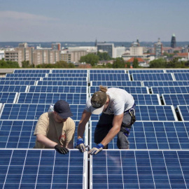 PP y Ciudadanos se alían para impedir que se elimine el 'impuesto al sol'. EFE/Archivo