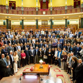 Participantes en las primeras jornadas de Ciencia en el Parlamento en el Congreso de los Diputados, con la presidenta Ana Pastor. /  Congreso