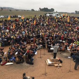 Un aplec de cantaires interpreta El Messies de Händel davant la presó de Lledoners. Nati Adell