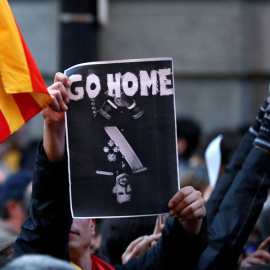 Un cartel contra el rey en la protesta en Barcelona. REUTERS/Yves Herman