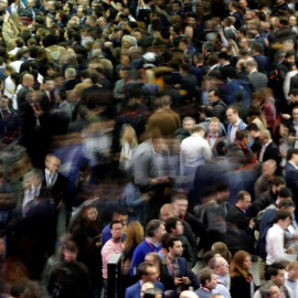 Assistents a la primera jornada del Mobile World Congress, que s'ha inaugurat aquest dilluns a Barcelona. EFE / Alberto Estévez