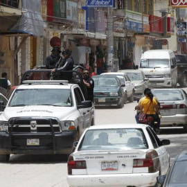 Vista de una patrulla policial en una calle de Chilapa, Guerrero (México). EFE
