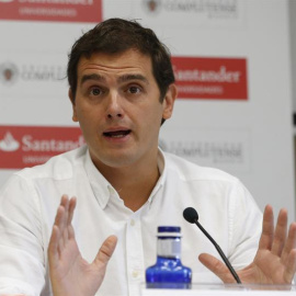 El presidente de Ciudadanos, Albert Rivera, durante su participación en los cursos de verano de la Universidad Complutense. EFE/J. J. Guillén