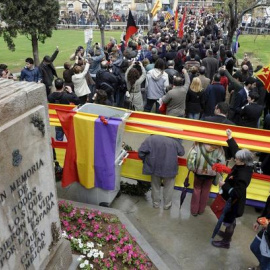 Concentración en memoria de víctimas del franquismo en el Cementerio General de Valencia. (Efe / Archivo)