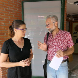 La alcaldesa de Móstoles, Noelia Posse, durante una visita a un centro educativo. AYUNTAMIENTO DE MÓSTOLES/Archivo