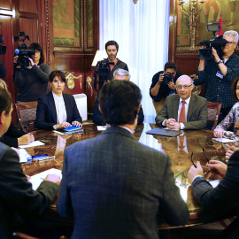 El ministro de Hacienda, Cristóbal Montoro, durante la reunión que ha mantenido con el presidente de la FEMP, Abel Caballero en la sede del Ministerio. EFE/J.P.GANDUL