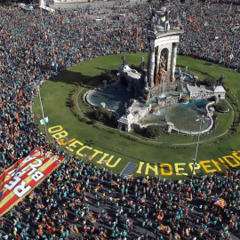 Imatge aèria de la concentració de l'ANC per la Diada d'aquest 2019. EFE / ALBERTO ESTÉVEZ