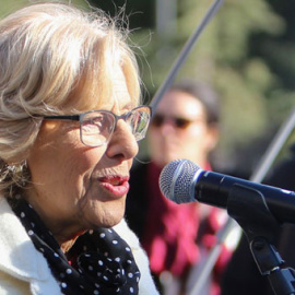 Manuela Carmena recibIó el alta tras pasar la Nochevieja en el hospital por una infección después de ser operada del tobillo. / EP