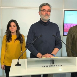Carles Riera, portavoz de la CUP en el Parlament, en rueda de prensa junto a otros miembros del partido. Europa Press