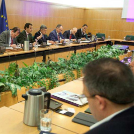 Fotografía facilitada por el Ministerio del Interior de la reunión de los sindicatos policiales y asociaciones de guardias civiles con el secretario de Estado de Seguridad, José Antonio Nieto. | EFE